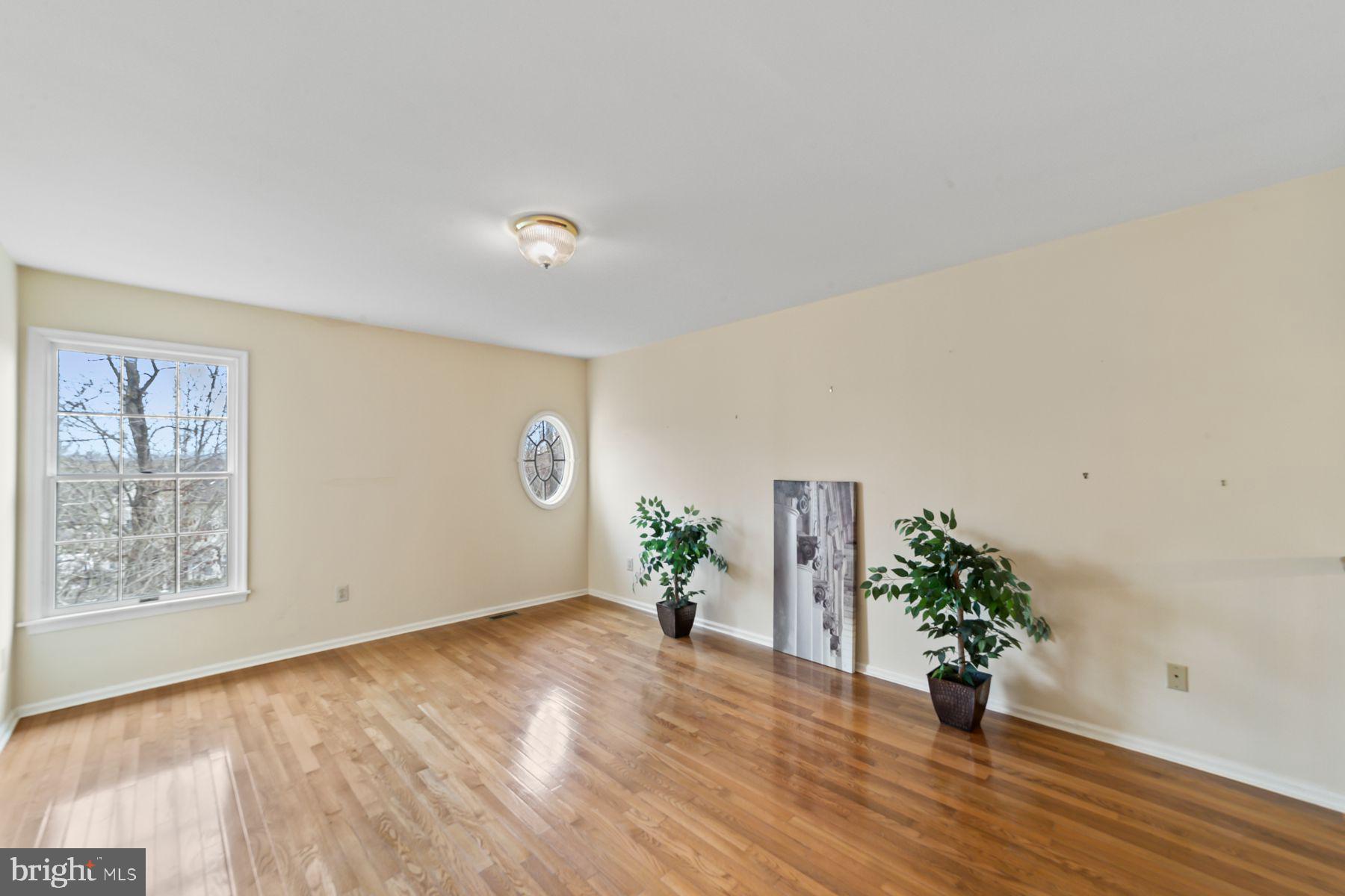 168 Neil Ct