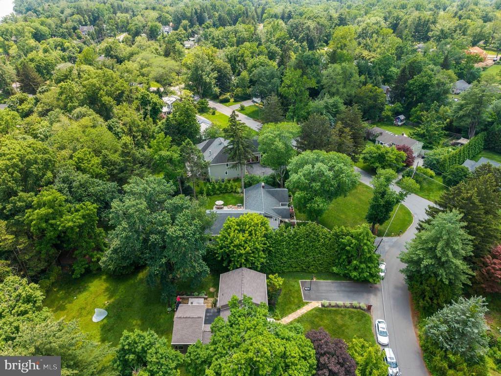 65 Shady Brook la