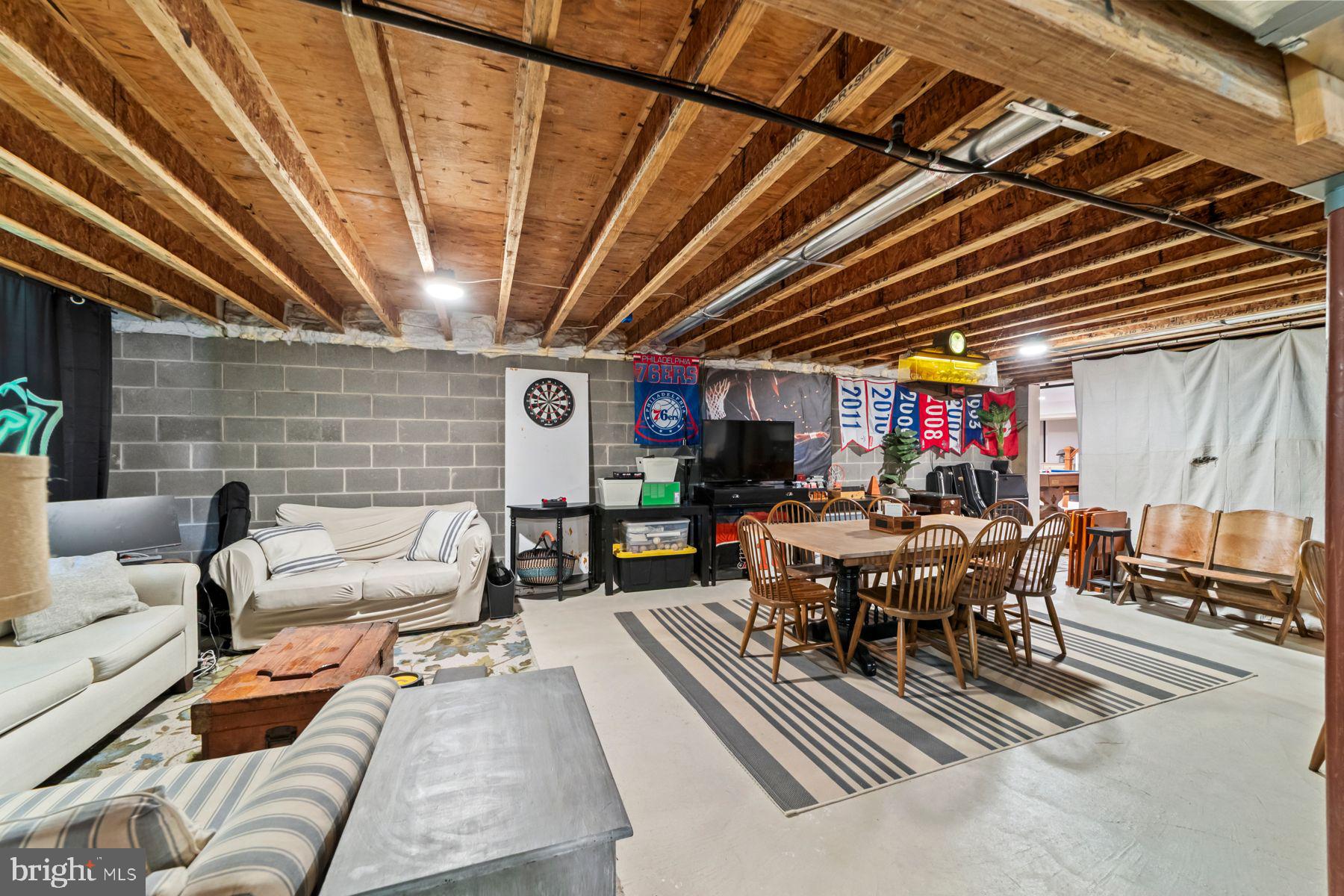 65 Shady Brook la