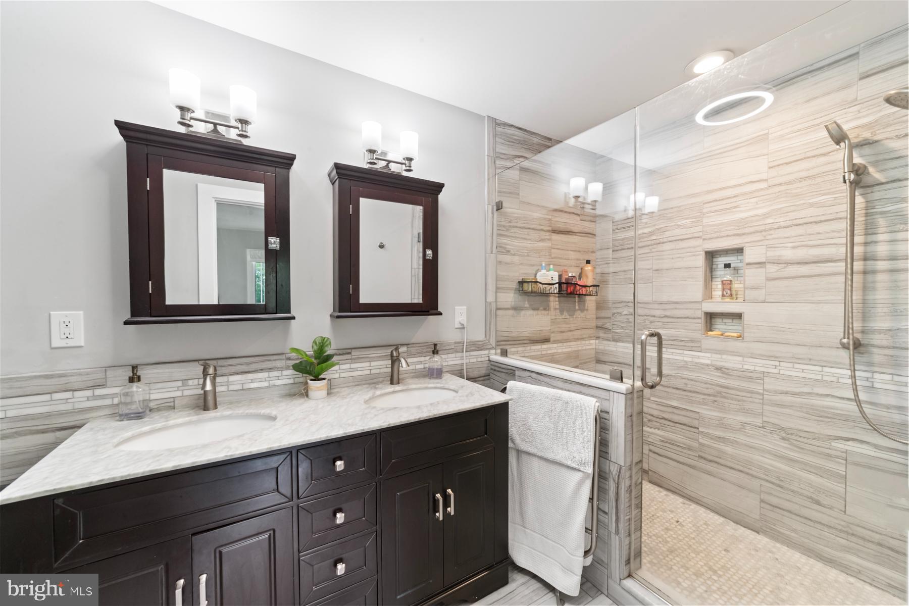 65 Shady Brook la