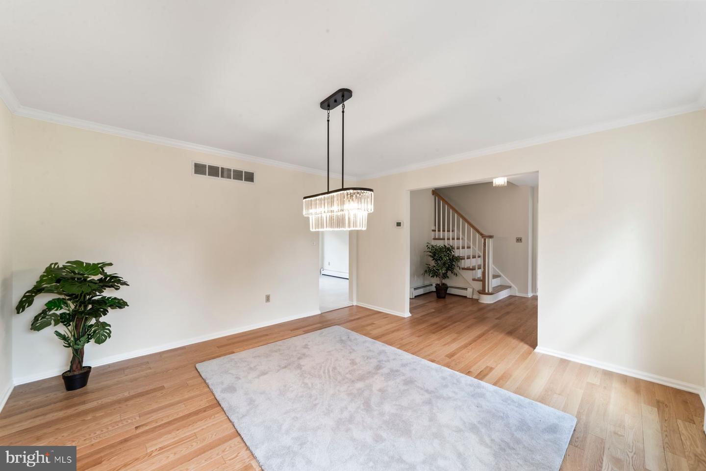 90 Denow Rd