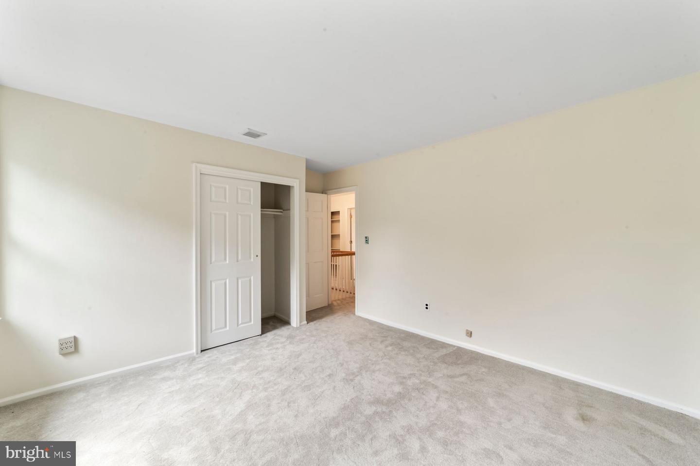90 Denow Rd