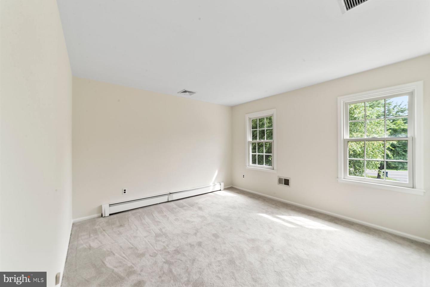 90 Denow Rd