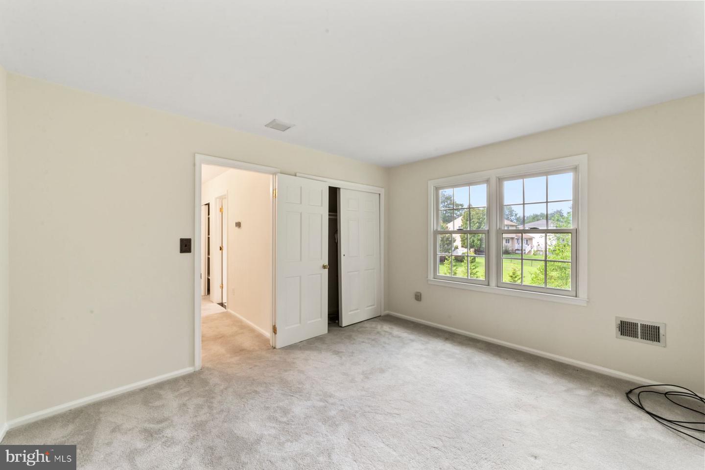 90 Denow Rd