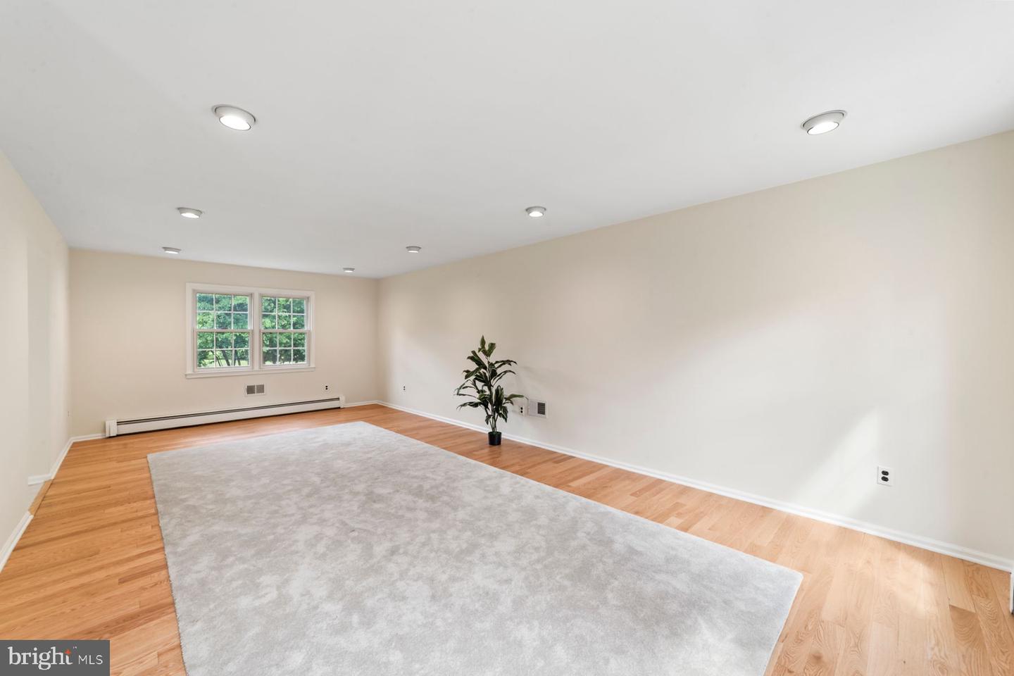 90 Denow Rd