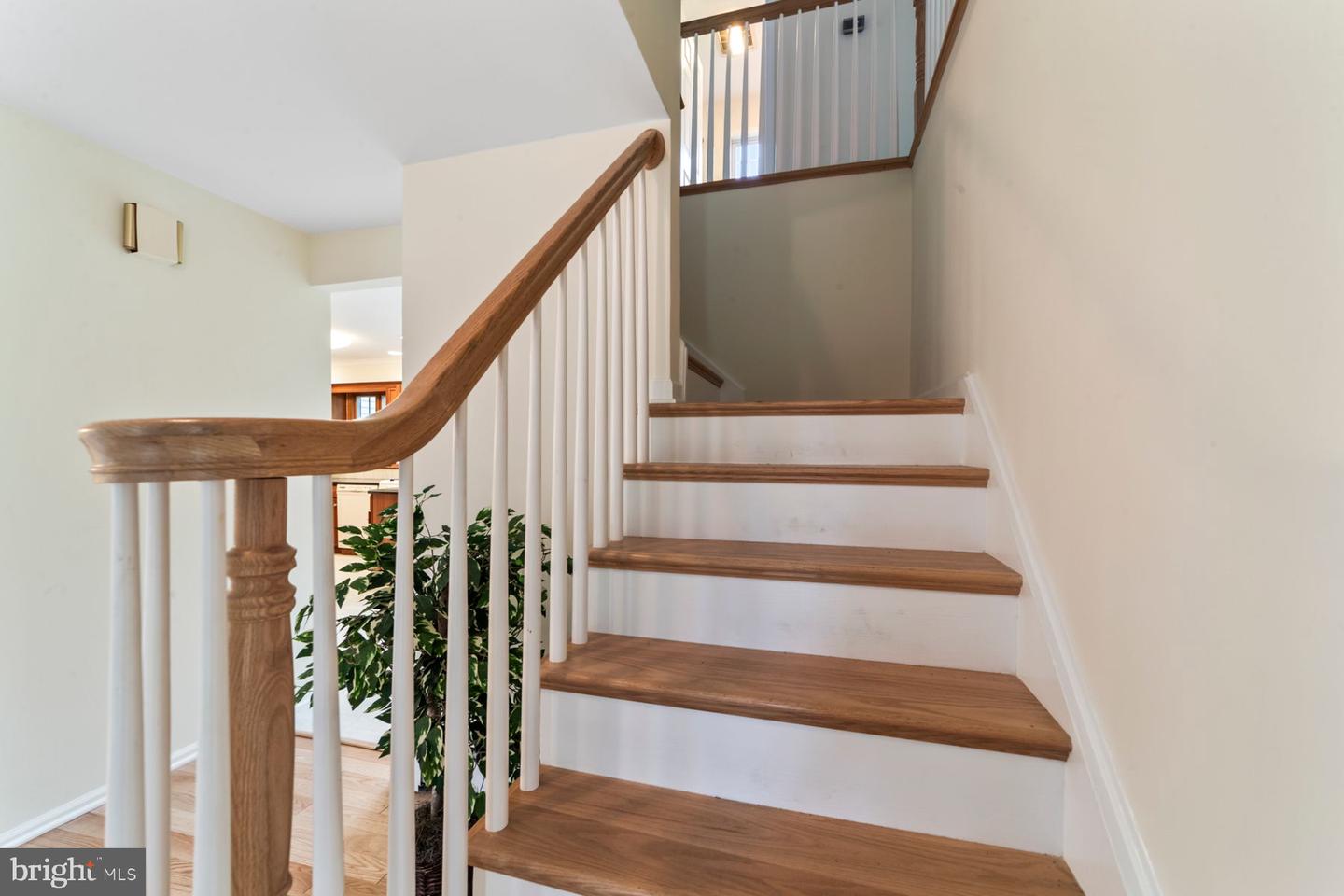 90 Denow Rd