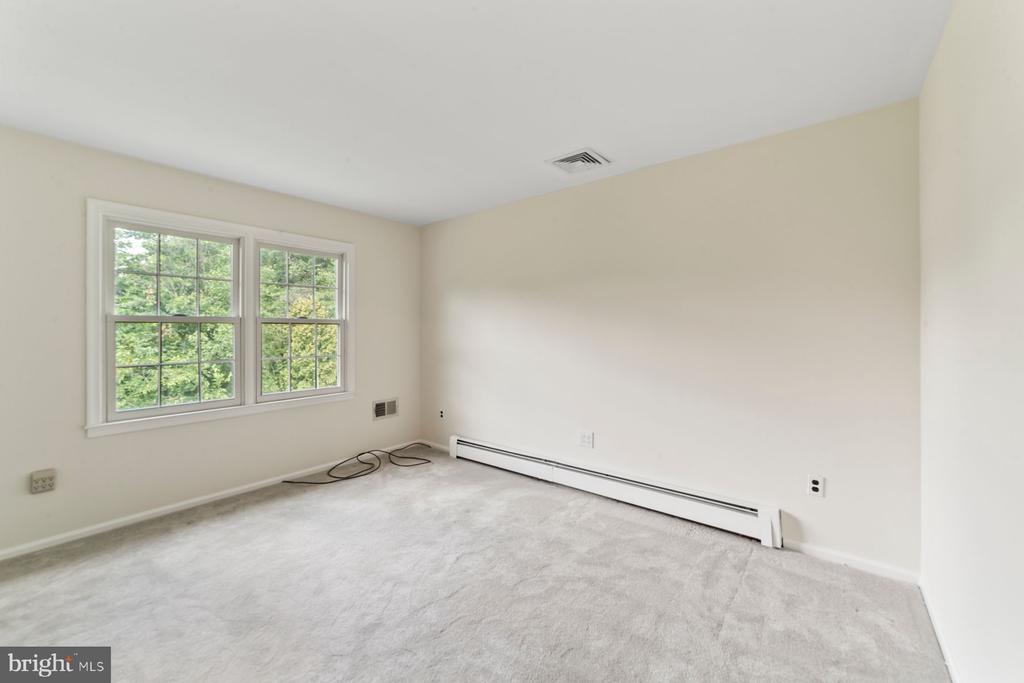 90 Denow Rd