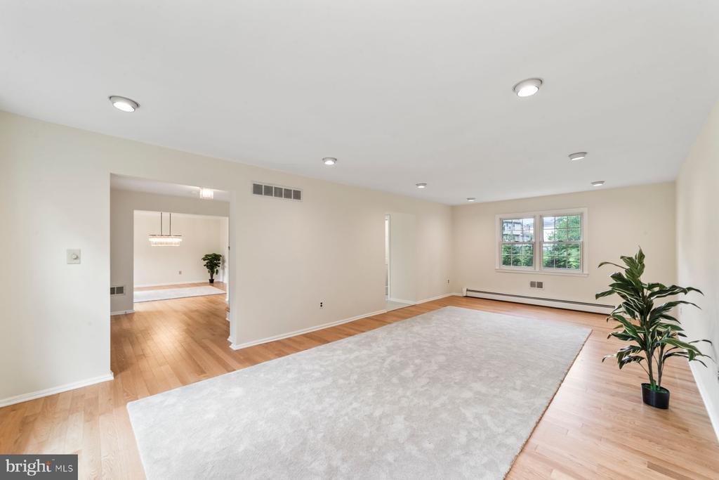 90 Denow Rd