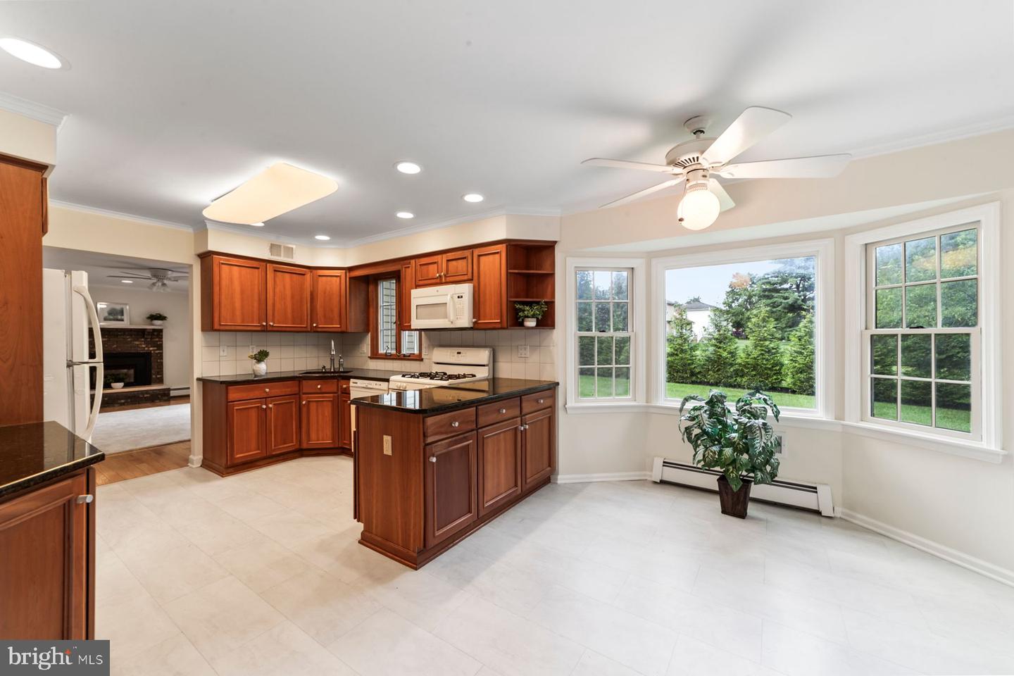 90 Denow Rd