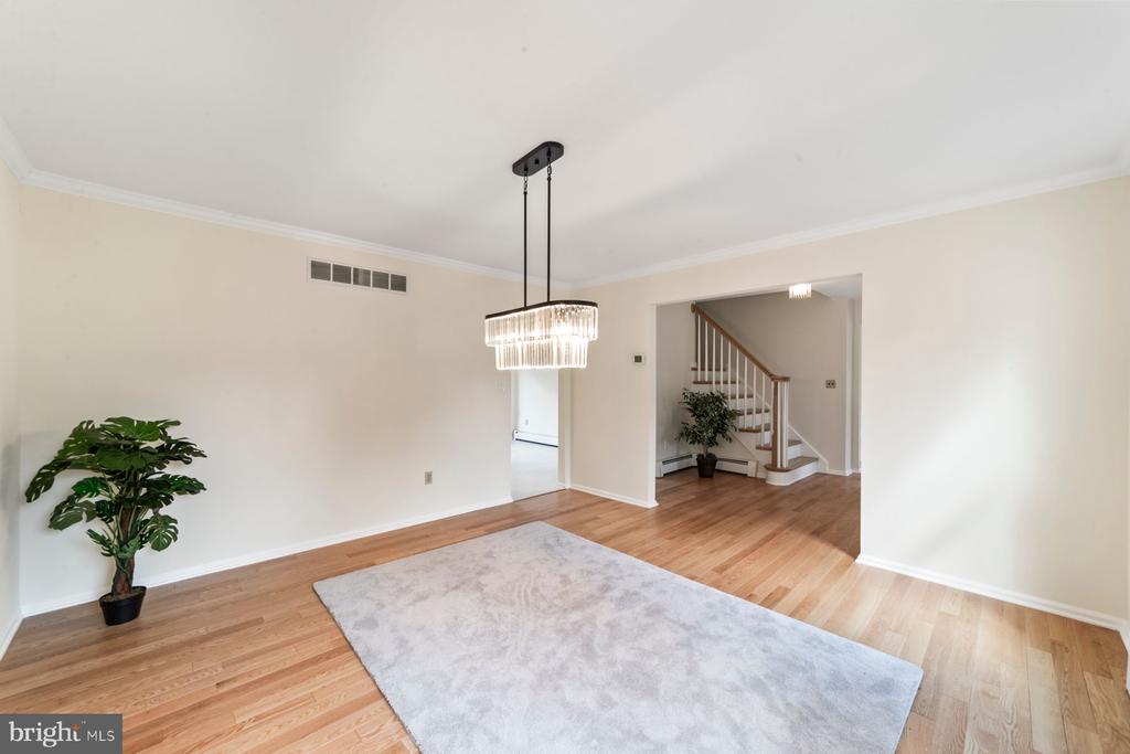 90 Denow Rd