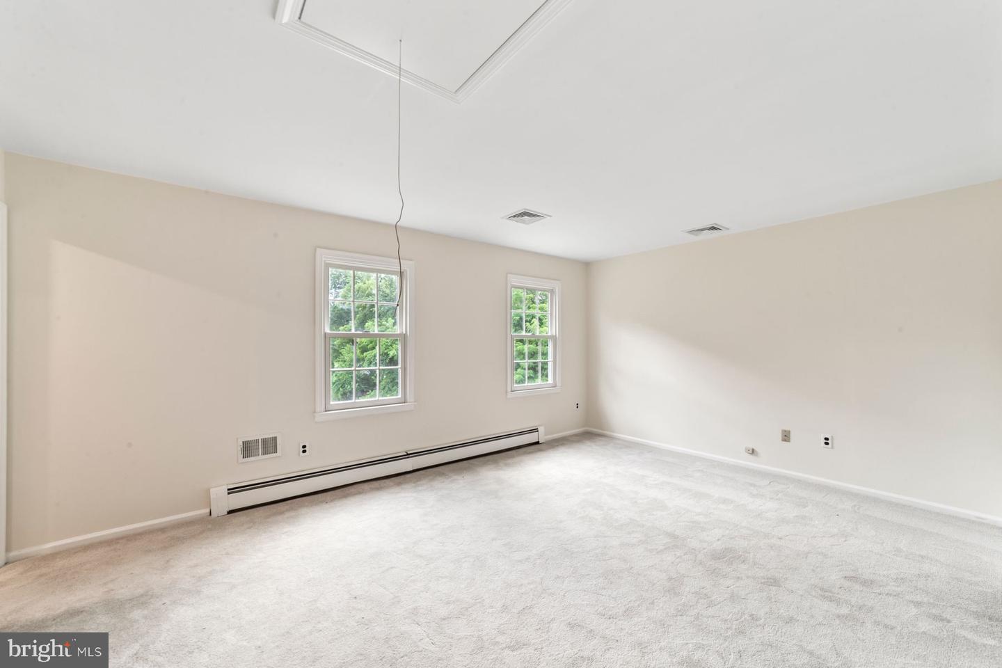 90 Denow Rd