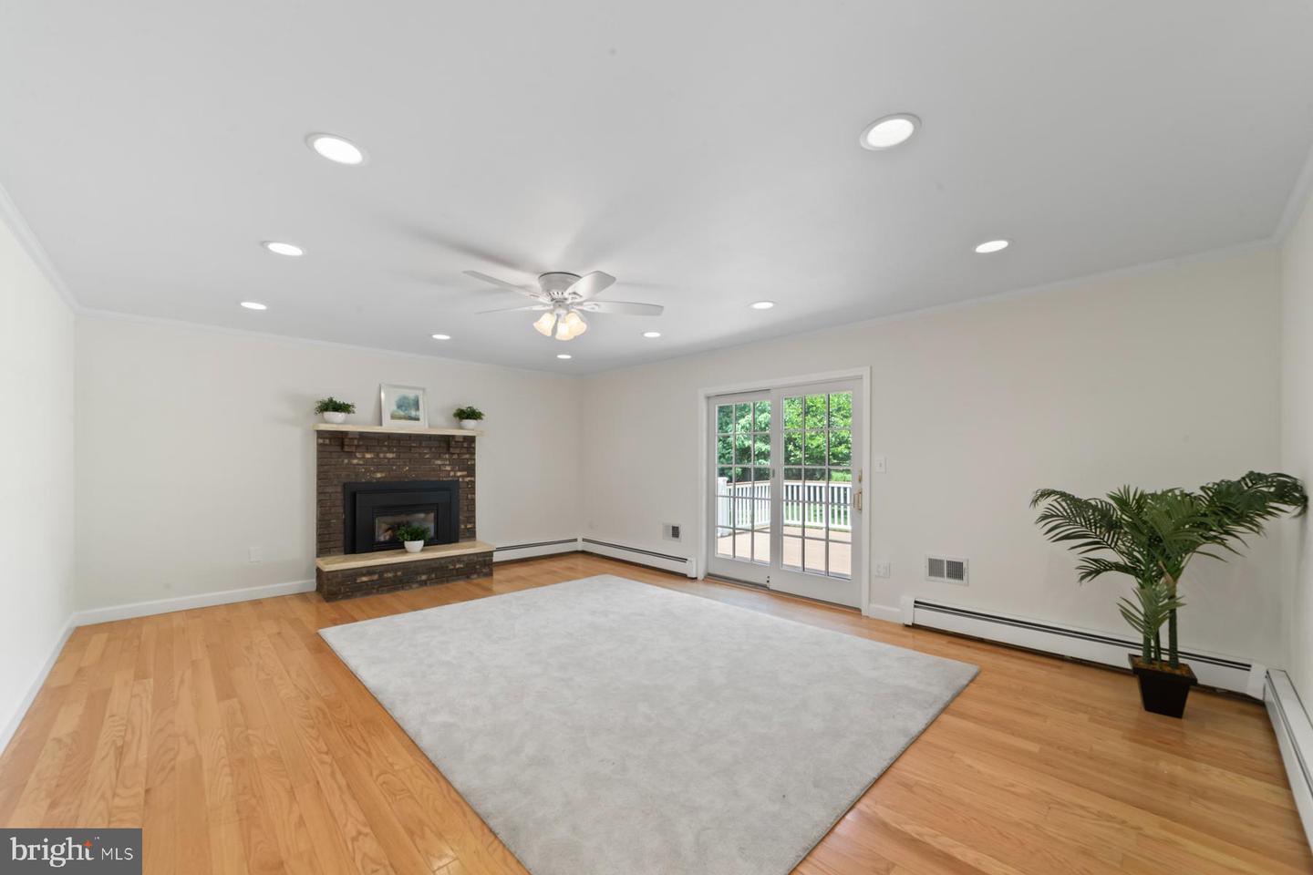90 Denow Rd