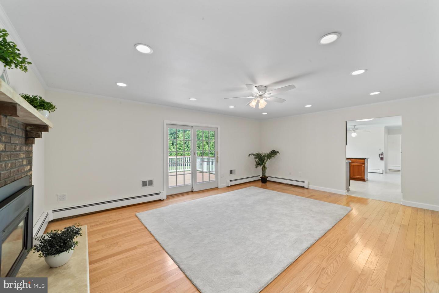 90 Denow Rd