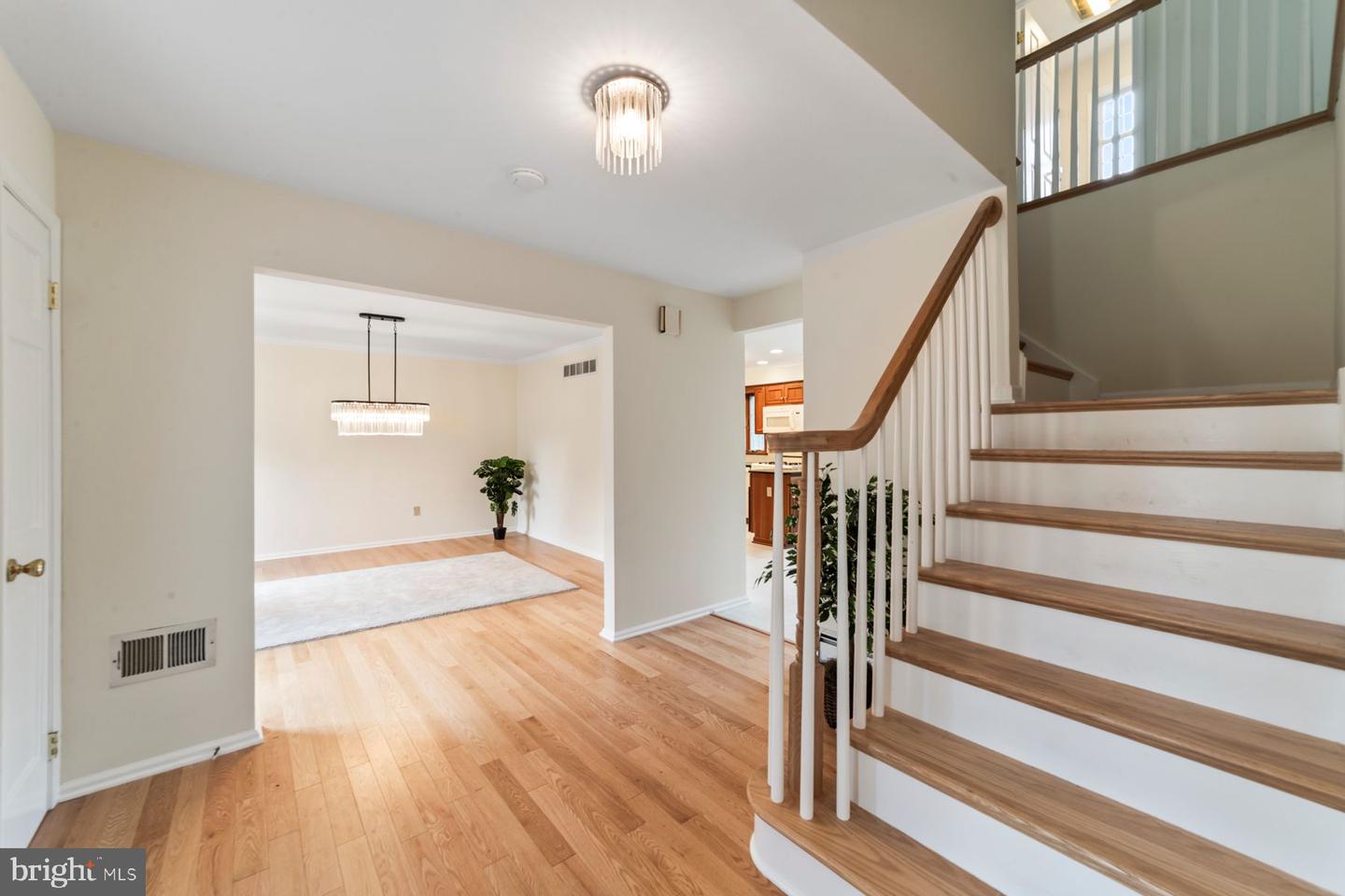 90 Denow Rd