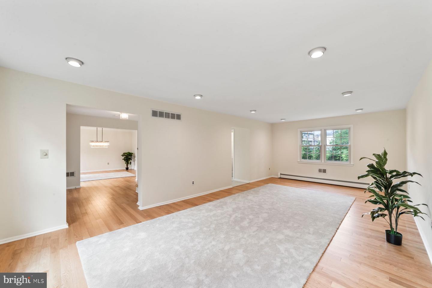 90 Denow Rd