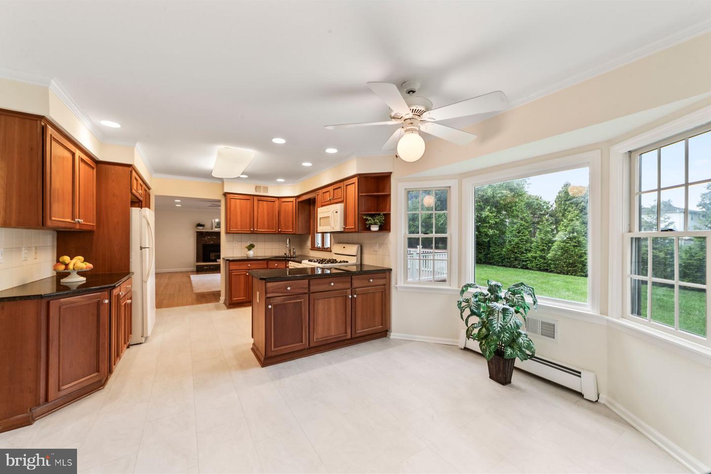 90 Denow Rd