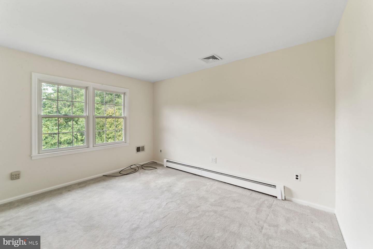 90 Denow Rd