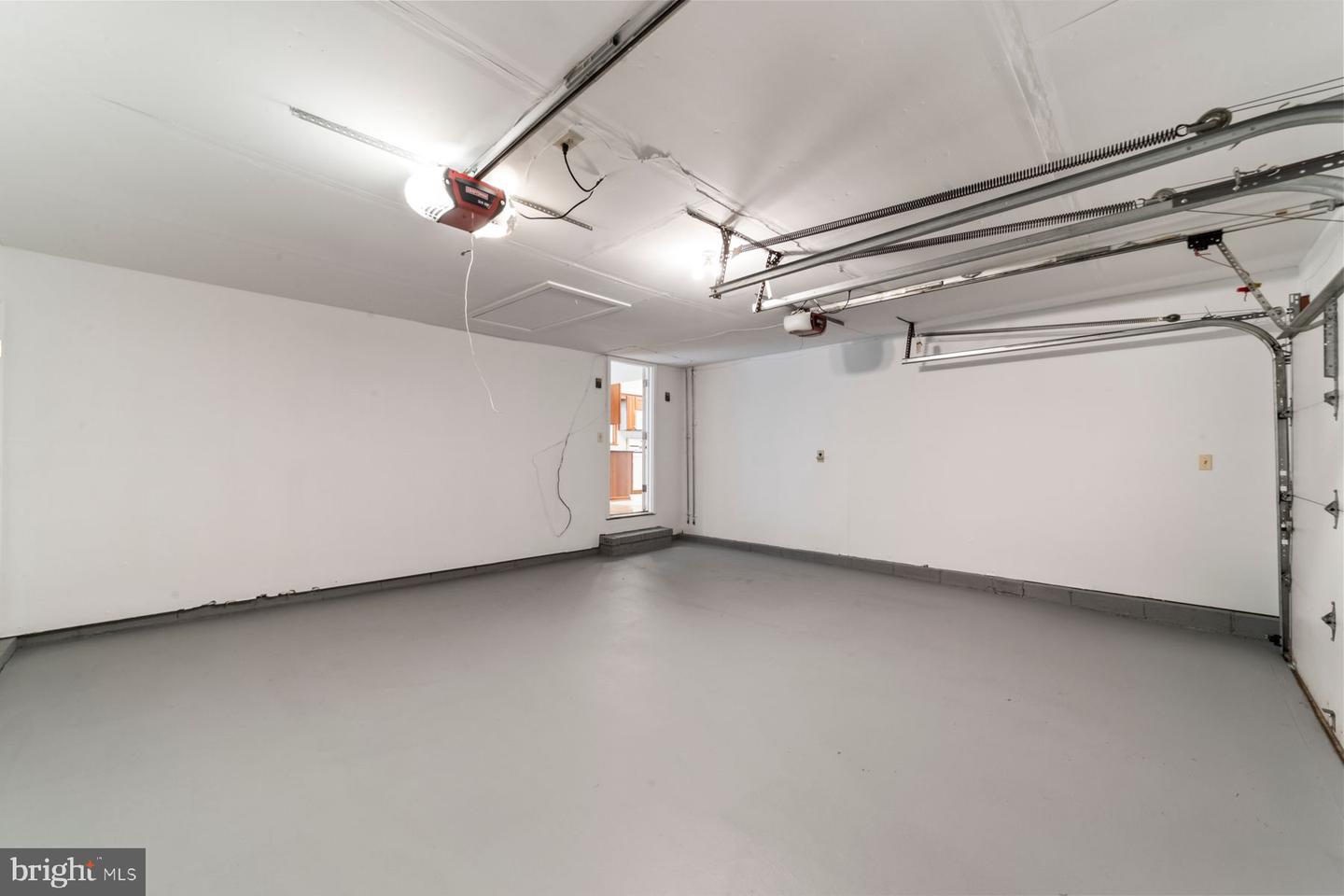 90 Denow Rd