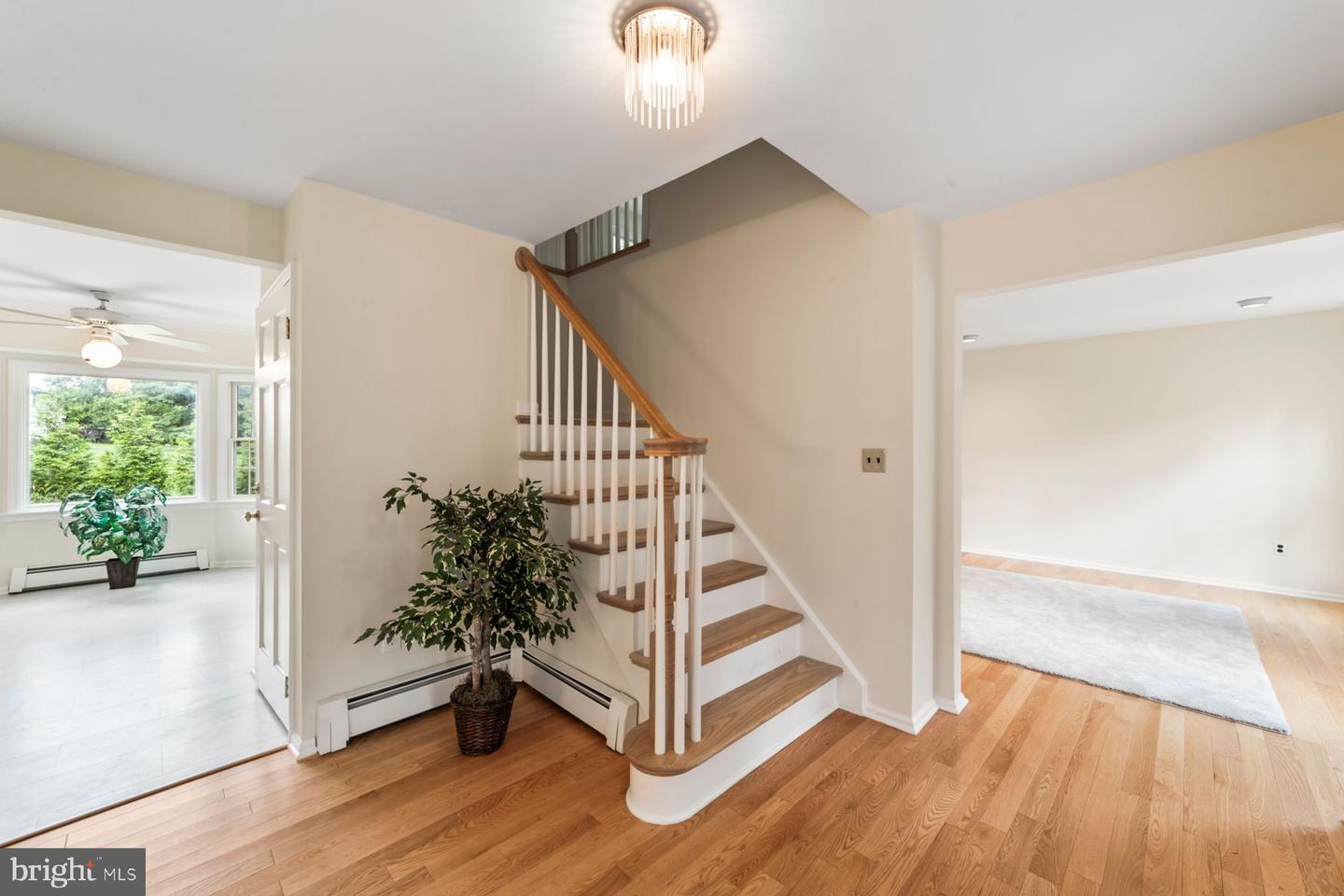 90 Denow Rd