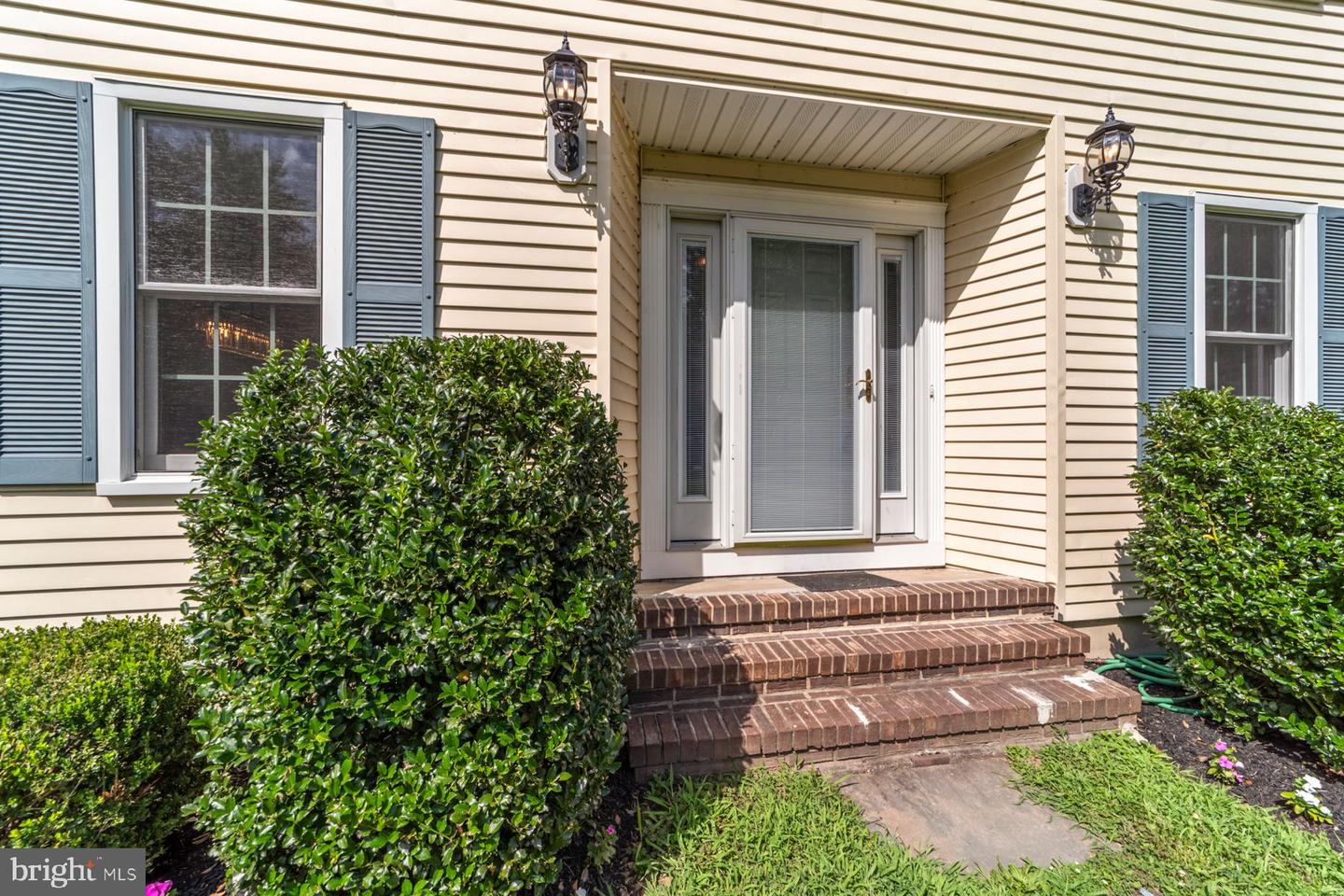 90 Denow Rd