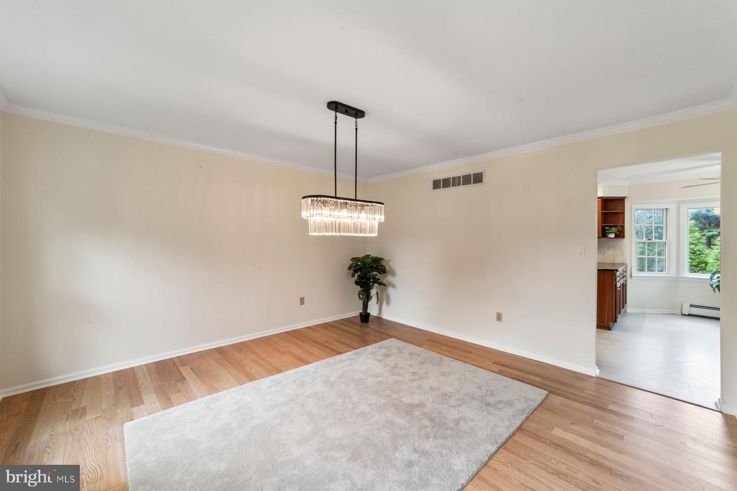90 Denow Rd
