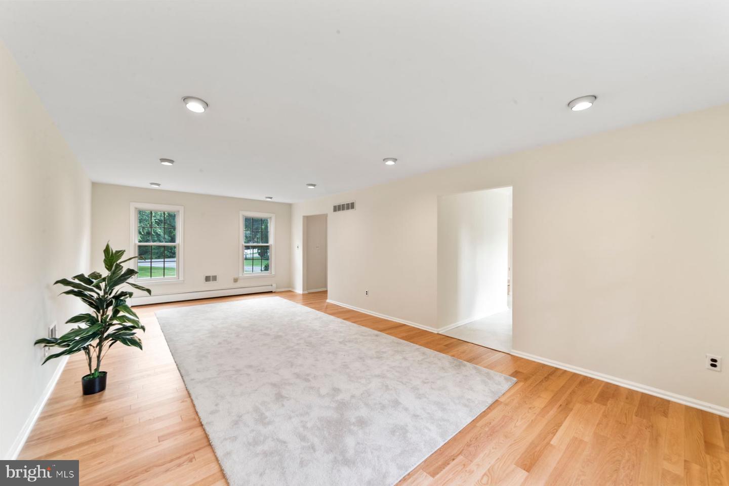 90 Denow Rd