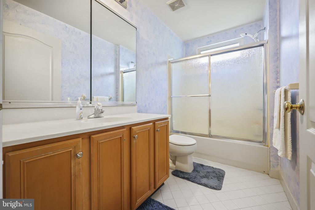 32 QUARRY COURT