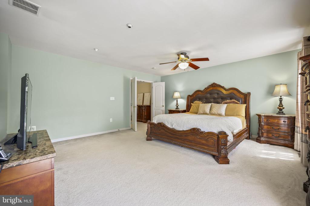 32 QUARRY COURT