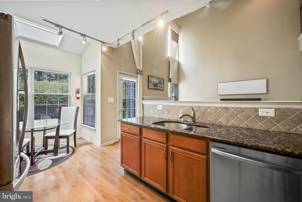 32 QUARRY COURT