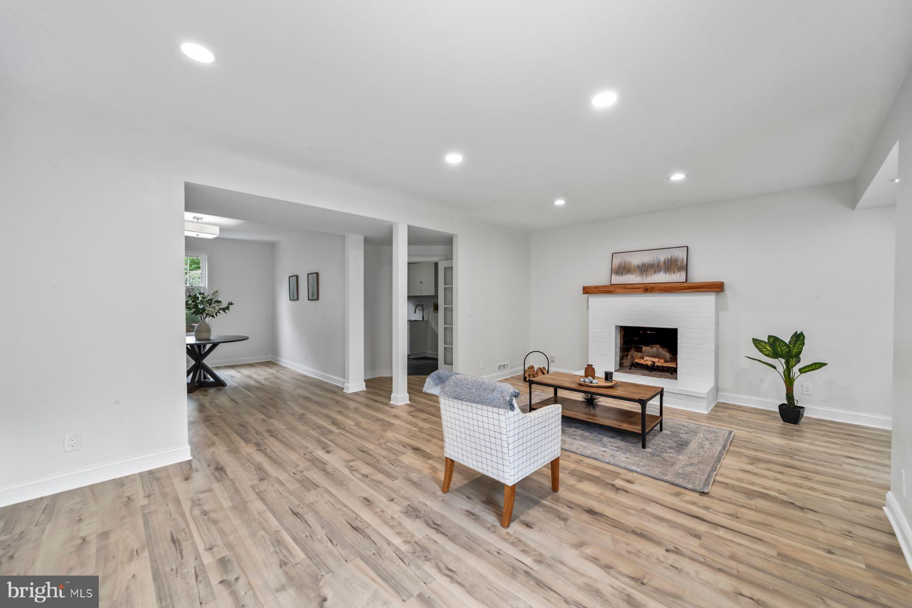 8 KNOX COURT