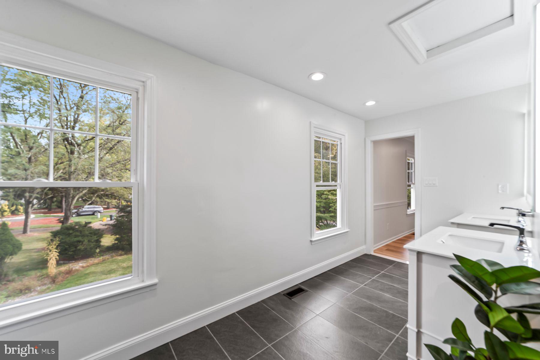 8 KNOX COURT