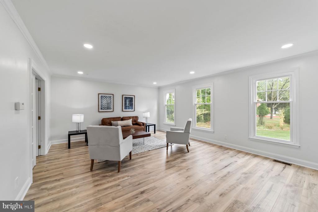 8 KNOX COURT