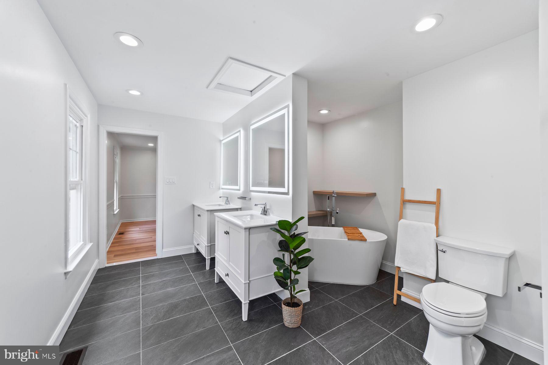 8 KNOX COURT