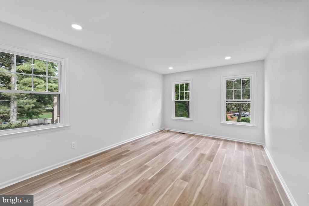 8 KNOX COURT