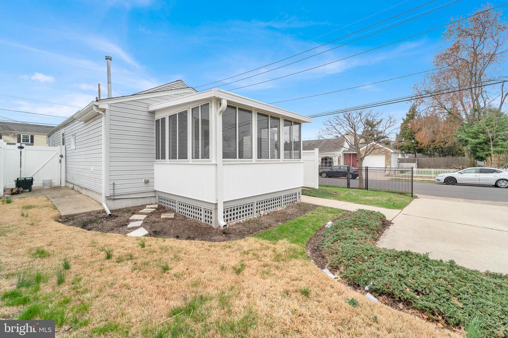 201 LILLIAN AVENUE