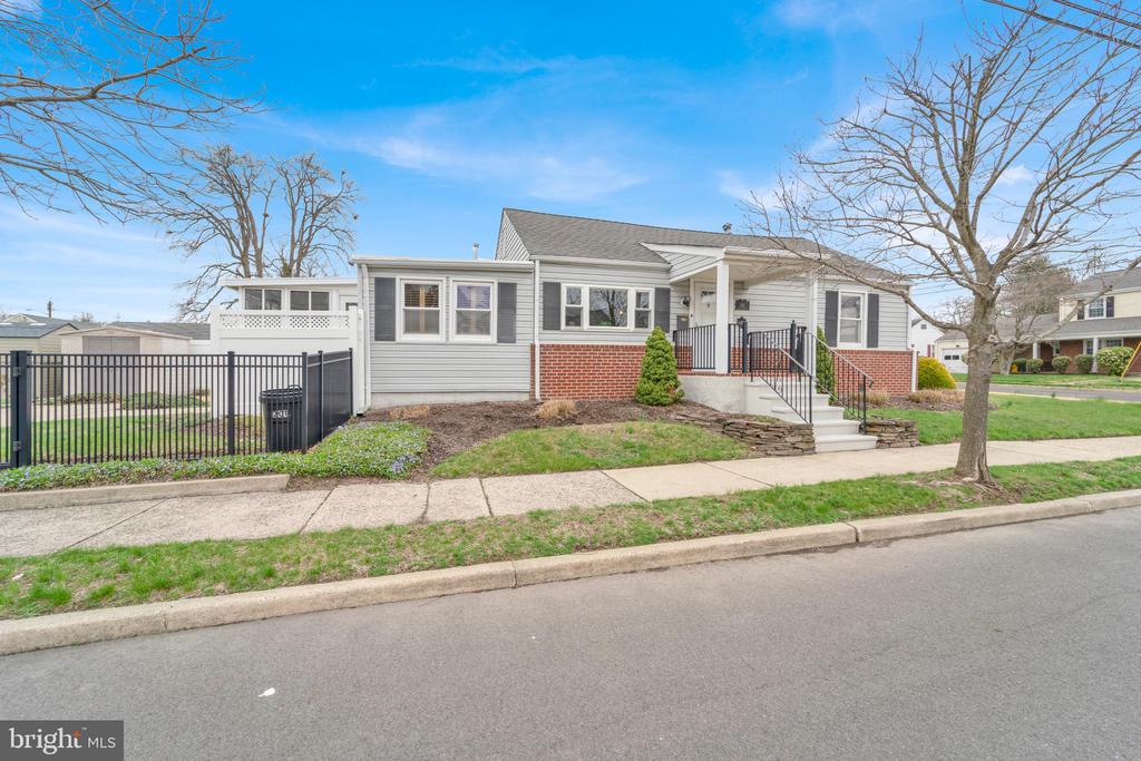 201 LILLIAN AVENUE
