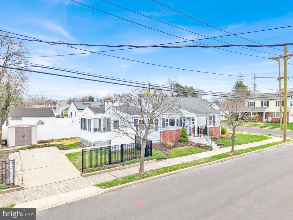 201 LILLIAN AVENUE