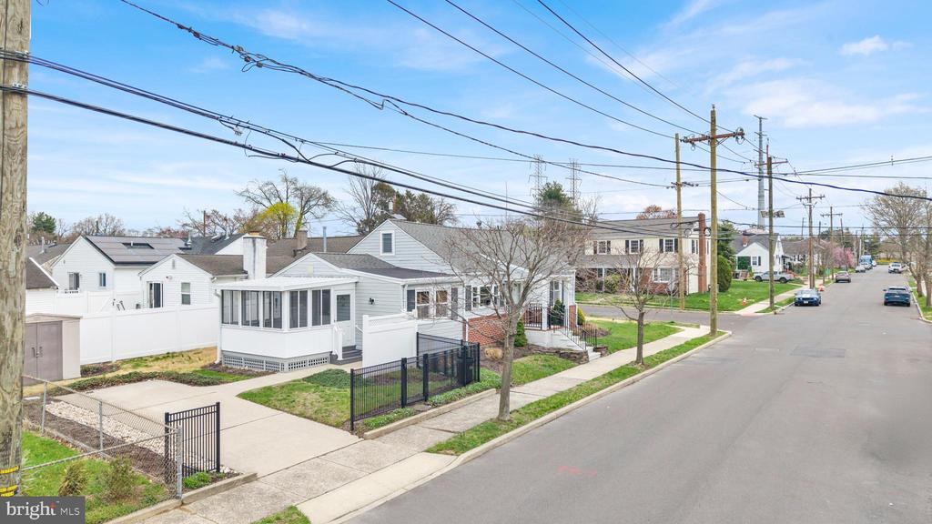 201 LILLIAN AVENUE