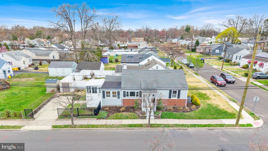 201 LILLIAN AVENUE