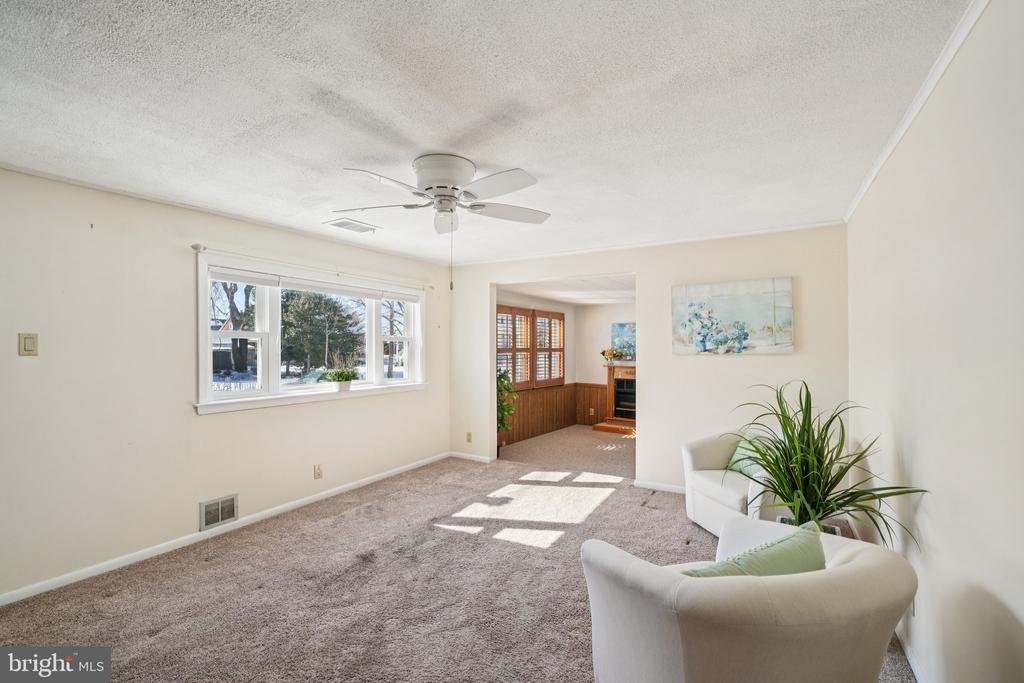 201 LILLIAN AVENUE