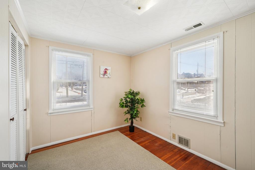 201 LILLIAN AVENUE