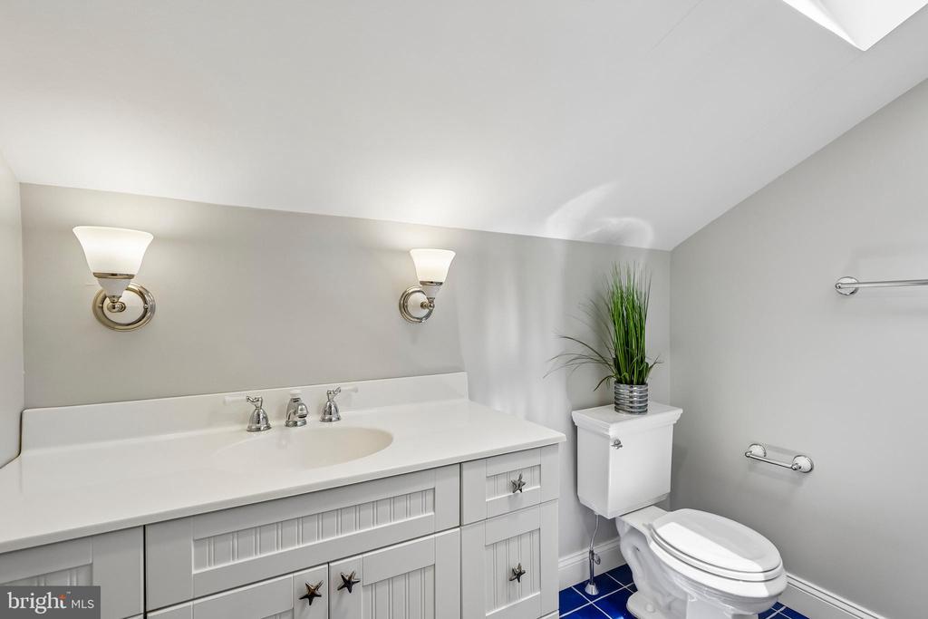 25 ANDREW DR