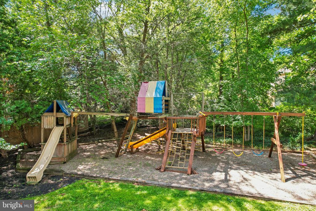 25 ANDREW DR