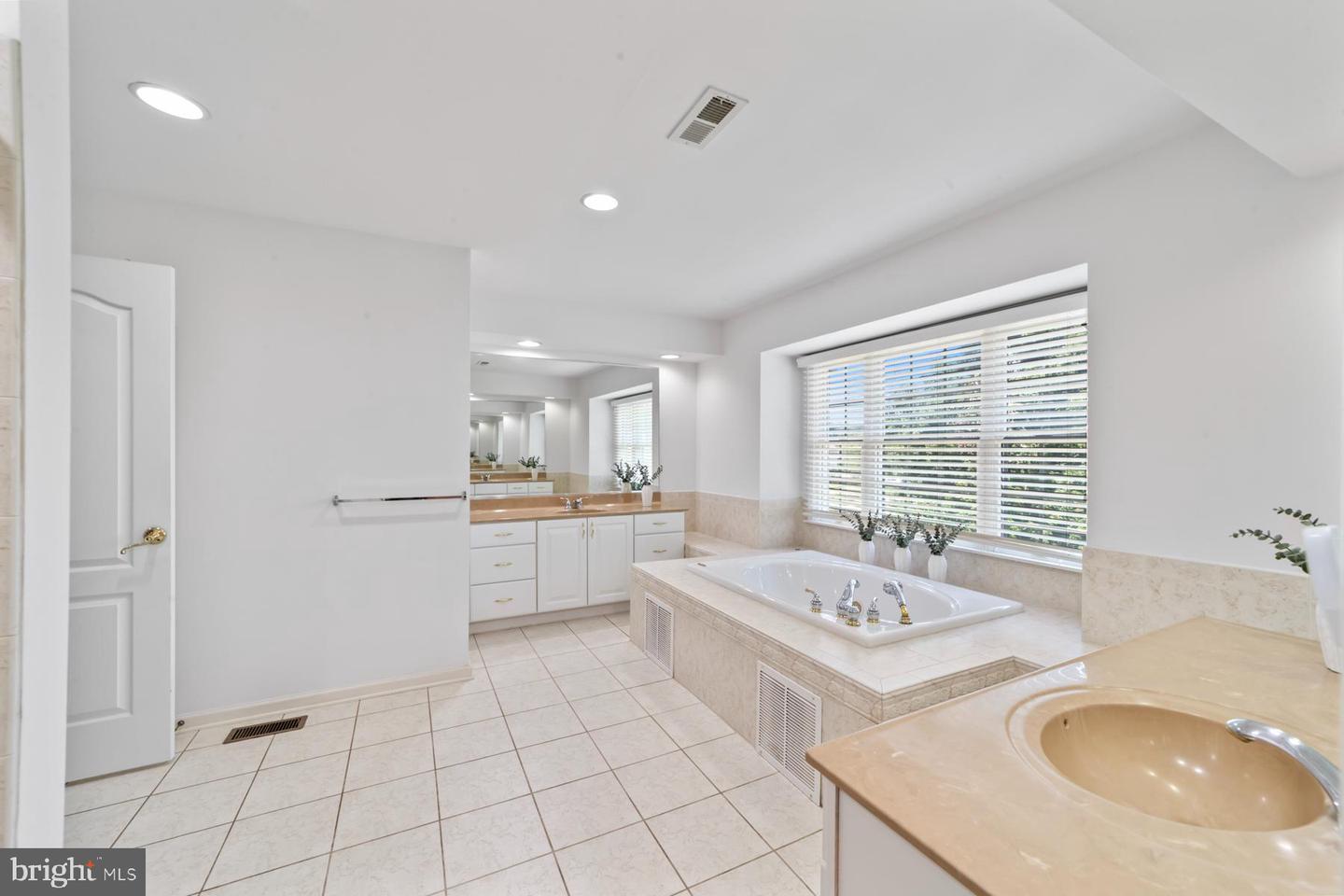 26 Woodland Dr