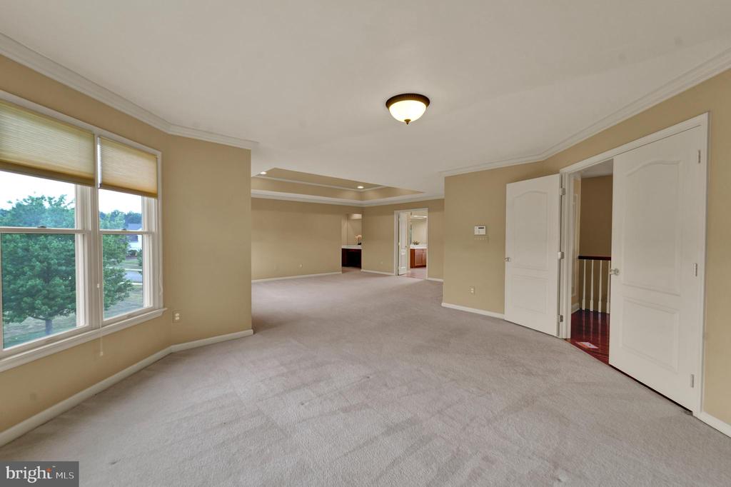 19 MEADOWLARK DRIVE