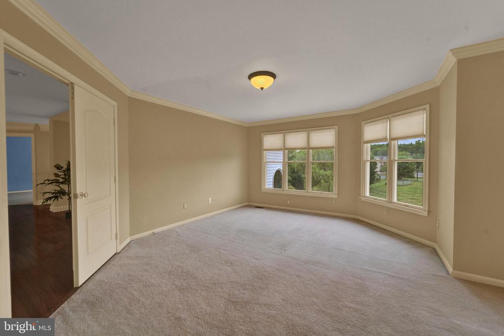 19 MEADOWLARK DRIVE
