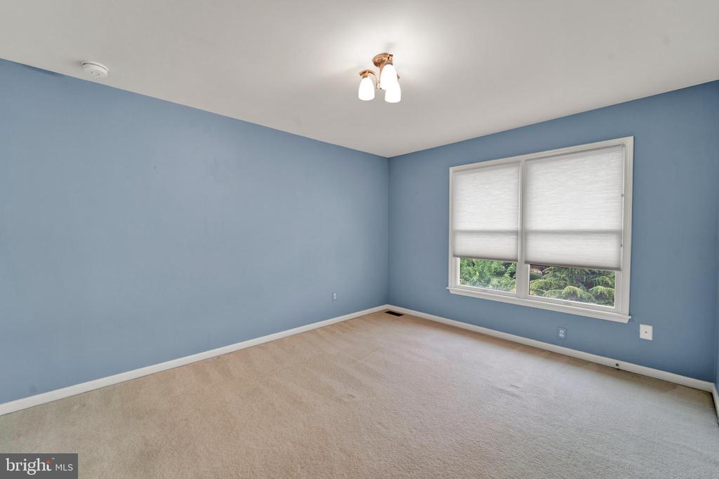 19 MEADOWLARK DRIVE
