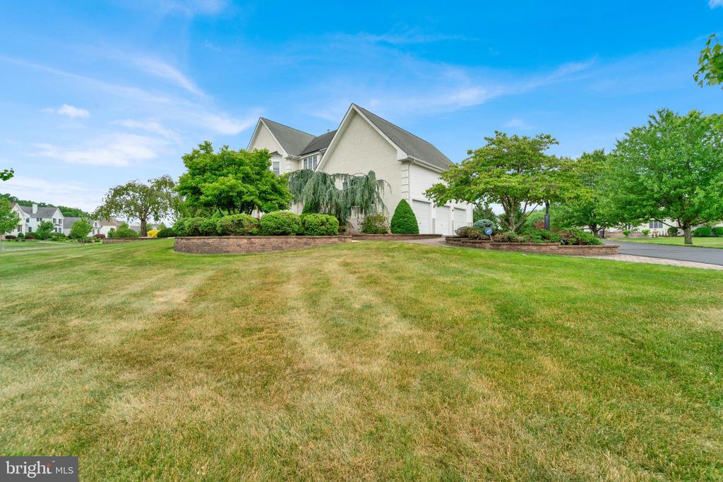 19 MEADOWLARK DRIVE