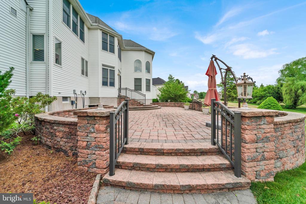 19 MEADOWLARK DRIVE