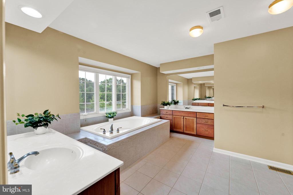 19 MEADOWLARK DRIVE